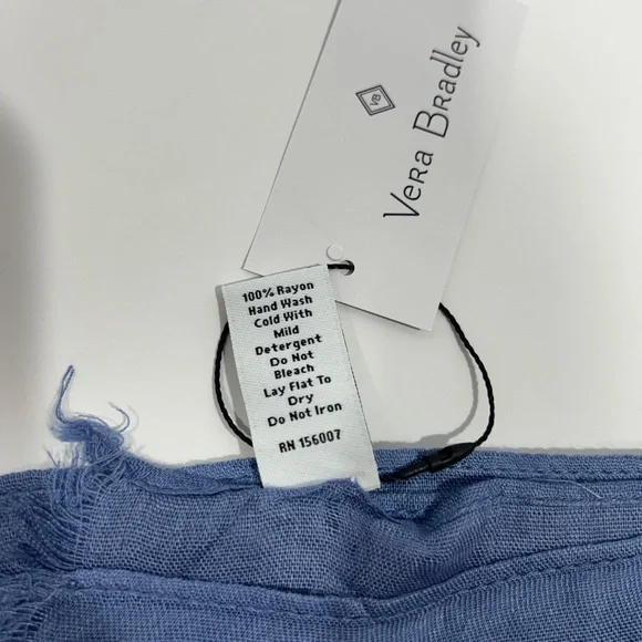 Vera Bradley-BEARY COOL BLUE-Soft Fringe Scarf Polar Bears soft shawl/cover  NEW - Picture 6 of 9